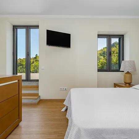 Semesterbostad Casa Da Quebrada